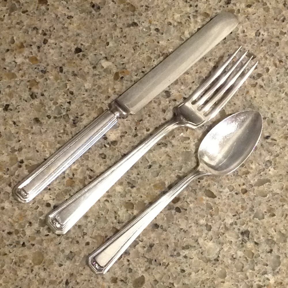 Amherst - Oneida Silverplate Youth Flatware Set